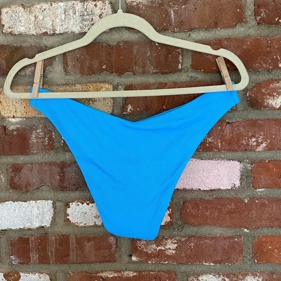 BECCA Gabriella V Scoop
Bottom Fine Line Aqua Blue Size Large NWT - Picture 4 of 8